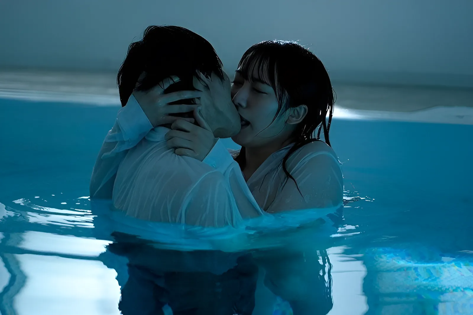 HMN-452 Stuck at the pool with your crush